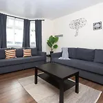 Cosy Apartment 30 Seconds To Aldgate East Station