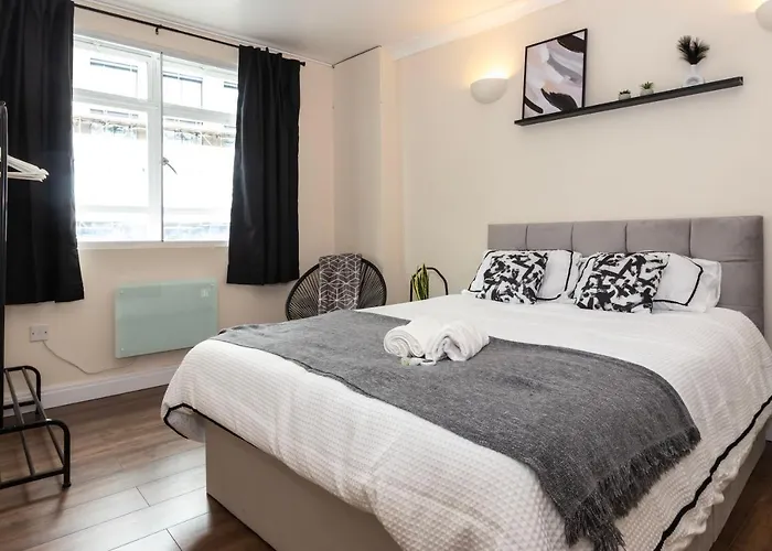Cosy Apartment 30 Seconds To Aldgate East Station