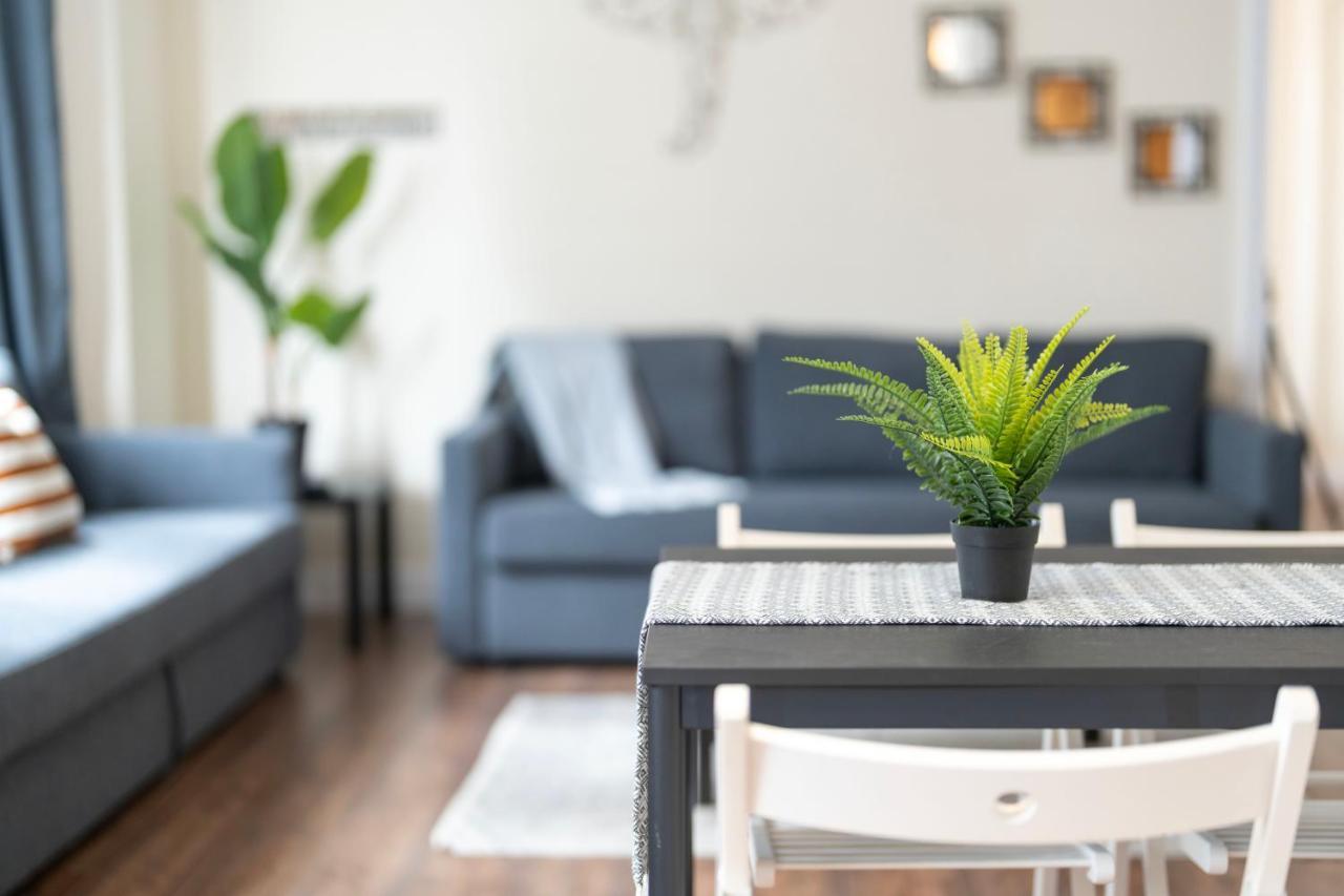 Cosy Apartment 30 Seconds To Aldgate East Station *